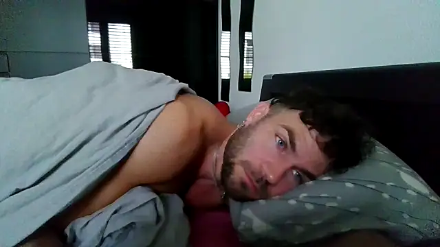 Snapshot of alpha-hunk chatting on 09-12-25, 06:46 alpha-hunk online show from 09-12-25, 06:46