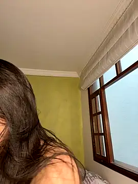 aurora divine online show from 10-12-25, 12:04