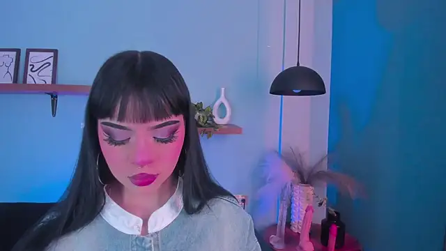 maddy walker online show from 11-13-25, 01:21