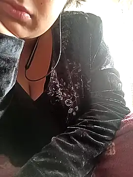 ruhi2003 online show from 12-16-24, 09:57