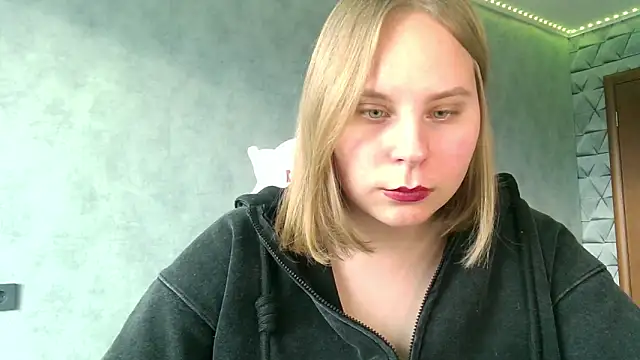 Snapshot of Thalia__Star chatting on 01-26-25, 11:17 Thalia Star online show from 01-26-25, 11:17