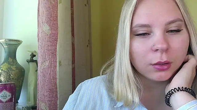 Snapshot of Thalia__Star chatting on 09-16-25, 06:25 Thalia Star online show from 09-16-25, 06:25