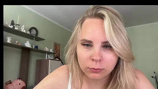 Snapshot of Thalia__Star chatting on 07-28-26, 11:17 Thalia Star online show from 07-28-26, 11:17