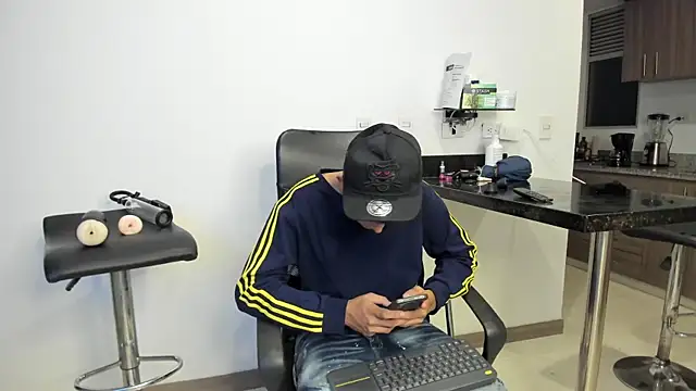 Snapshot of Lyam_ap chatting on 01-17-25, 08:02 Lyam ap online show from 01-17-25, 08:02