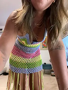 Snapshot of feetqueen96 chatting on 07-08-26, 04:33 feetqueen96 online show from 07-08-26, 04:33