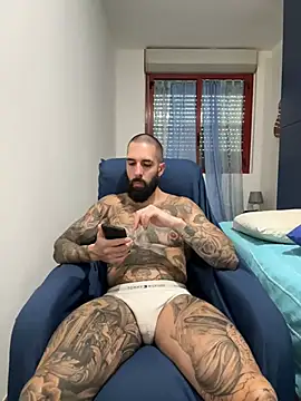 Snapshot of Gioeltoro89 chatting on 06-11-26, 06:17 Gioeltoro89 online show from 06-11-26, 06:17