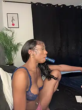 Snapshot of MelaniMelanin chatting on 05-29-26, 11:08 MelaniMelanin online show from 05-29-26, 11:08
