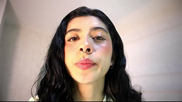 Snapshot of Alyssa_jones chatting on 06-04-26, 04:07 Alyssa jones online show from 06-04-26, 04:07