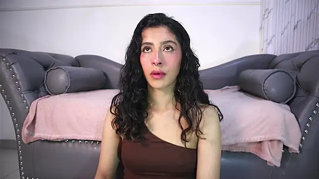 Snapshot of Alyssa_jones chatting on 06-12-26, 04:11 Alyssa jones online show from 06-12-26, 04:11