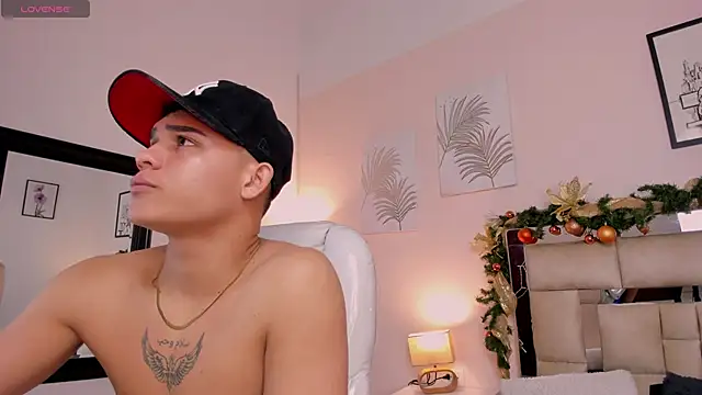 Snapshot of saraandstiven chatting on 12-27-24, 03:42 saraandstiven online show from 12-27-24, 03:42