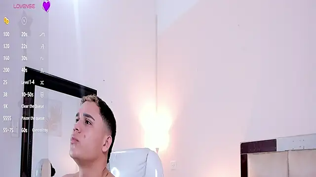 Snapshot of saraandstiven chatting on 03-11-25, 03:16 saraandstiven online show from 03-11-25, 03:16