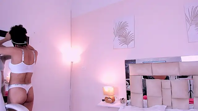 Snapshot of saraandstiven chatting on 03-20-25, 06:30 saraandstiven online show from 03-20-25, 06:30