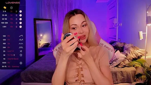 AdeleRoberts online show from 05-12-26, 01:58