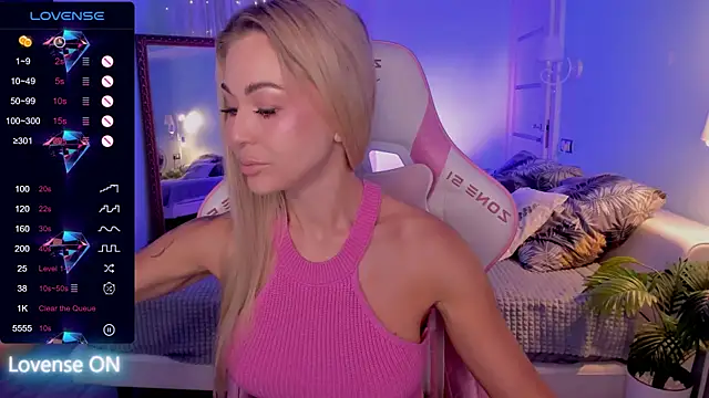 AdeleRoberts online show from 07-29-26, 01:59