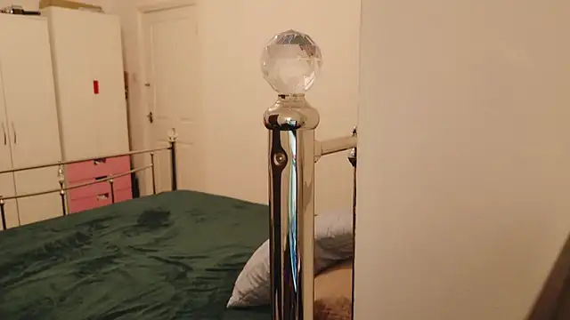 karlaolivia online show from 10-20-25, 08:48