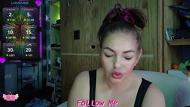 QueenYsuRey online show from 11-10-25, 06:29