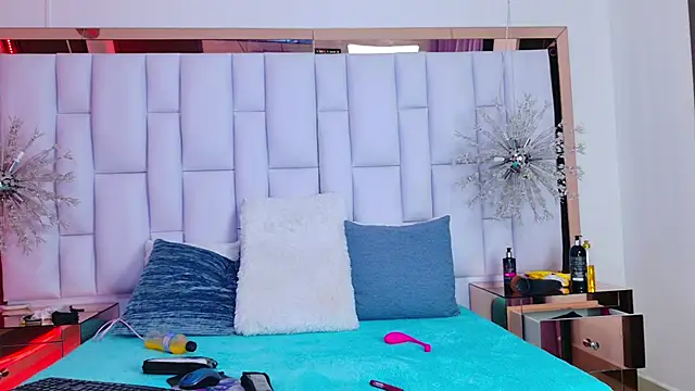 LiliFox18 online show from 12-19-24, 07:18