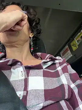 MireyaTorresGu online show from 10-22-25, 04:07