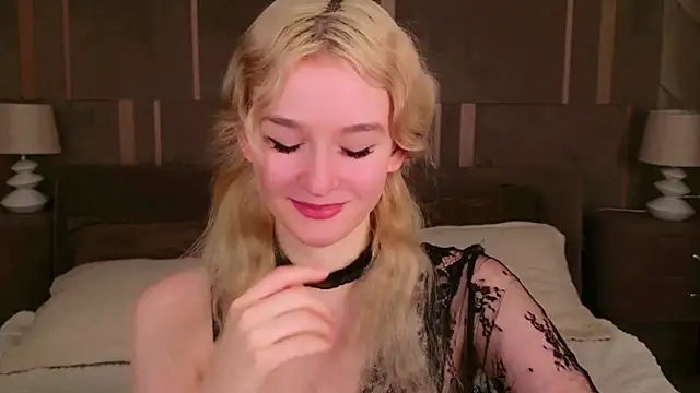 Snapshot of NaomiLoys chatting on 02-25-25, 03:20 NaomiLoys online show from 02-25-25, 03:20