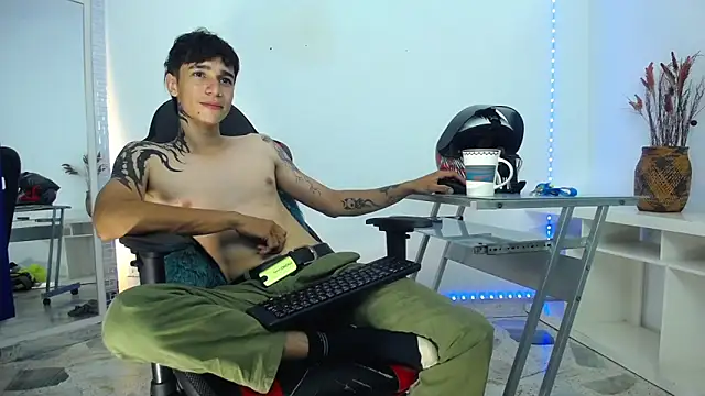 Zacktk7 online show from 12-18-24, 02:32