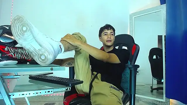 Zacktk7 online show from 12-31-24, 02:19