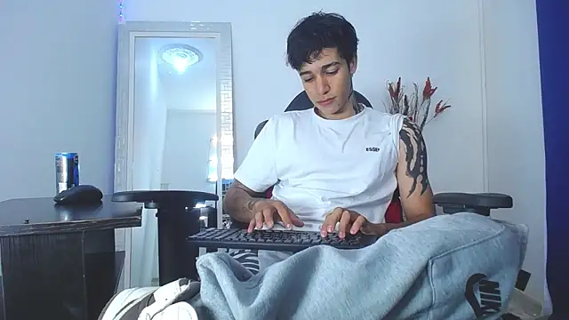 Zacktk7 online show from 02-04-25, 07:44