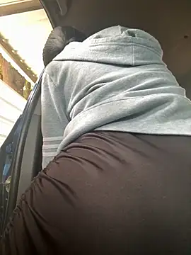 Baby Niels online show from 10-27-25, 03:16