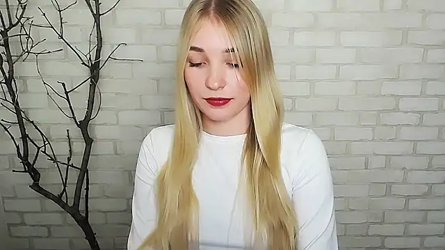 Snapshot of Queen_ofLove chatting on 12-07-24, 06:04 Queen ofLove online show from 12-07-24, 06:04