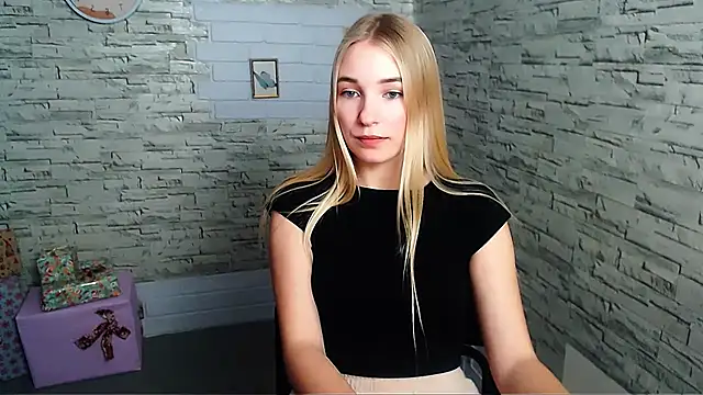 Snapshot of Queen_ofLove chatting on 12-12-24, 07:48 Queen ofLove online show from 12-12-24, 07:48