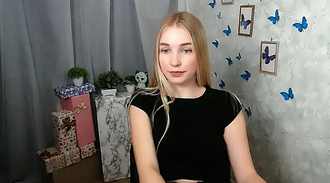 Snapshot of Queen_ofLove chatting on 12-13-24, 06:16 Queen ofLove online show from 12-13-24, 06:16