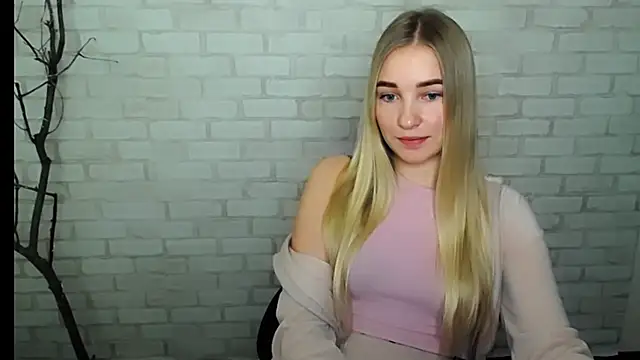 Snapshot of Queen_ofLove chatting on 12-31-24, 10:58 Queen ofLove online show from 12-31-24, 10:58