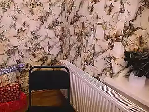 Snapshot of Queen_ofLove chatting on 01-31-25, 01:12 Queen ofLove online show from 01-31-25, 01:12