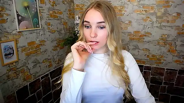 Snapshot of Queen_ofLove chatting on 02-18-25, 05:10 Queen ofLove online show from 02-18-25, 05:10