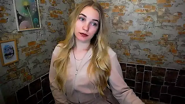 Snapshot of Queen_ofLove chatting on 02-19-25, 01:50 Queen ofLove online show from 02-19-25, 01:50