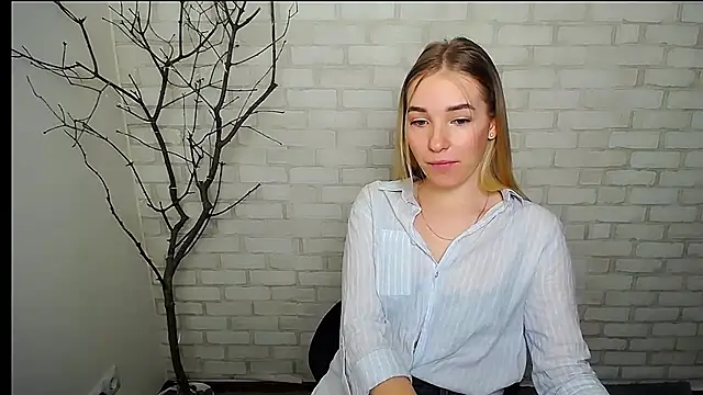 Snapshot of Queen_ofLove chatting on 02-26-25, 12:58 Queen ofLove online show from 02-26-25, 12:58