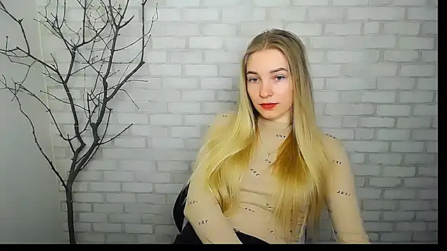 Snapshot of Queen_ofLove chatting on 03-03-25, 11:33 Queen ofLove online show from 03-03-25, 11:33