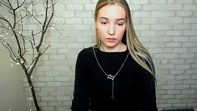 Snapshot of Queen_ofLove chatting on 03-12-25, 05:38 Queen ofLove online show from 03-12-25, 05:38