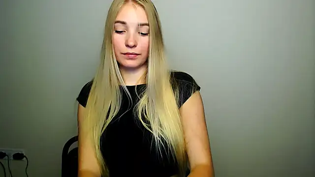 Snapshot of Queen_ofLove chatting on 10-13-25, 08:53 Queen ofLove online show from 10-13-25, 08:53