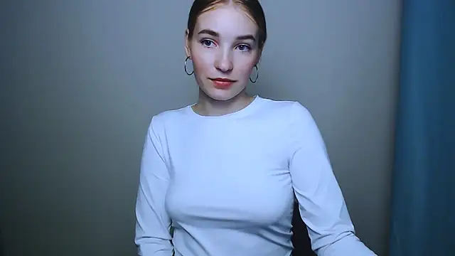 Snapshot of Queen_ofLove chatting on 11-27-25, 08:00 Queen ofLove online show from 11-27-25, 08:00