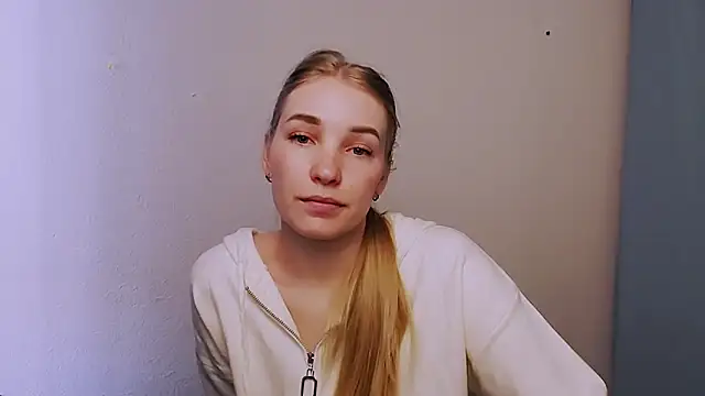 Snapshot of Queen_ofLove chatting on 03-04-26, 11:38 Queen ofLove online show from 03-04-26, 11:38