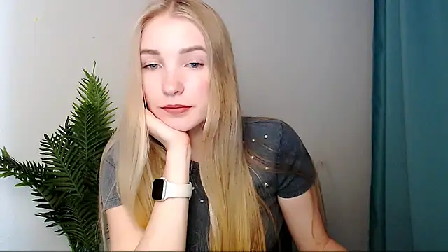 Snapshot of Queen_ofLove chatting on 03-20-26, 02:44 Queen ofLove online show from 03-20-26, 02:44