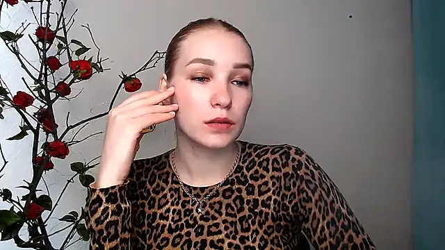 Snapshot of Queen_ofLove chatting on 03-26-26, 01:38 Queen ofLove online show from 03-26-26, 01:38