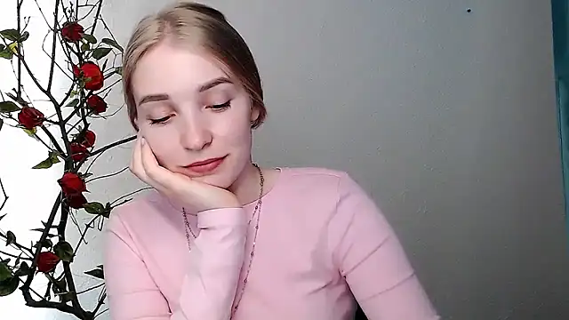 Snapshot of Queen_ofLove chatting on 03-27-26, 02:06 Queen ofLove online show from 03-27-26, 02:06