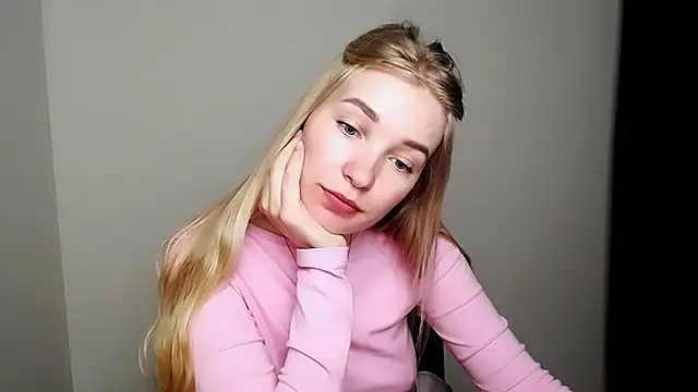 Snapshot of Queen_ofLove chatting on 03-28-26, 09:42 Queen ofLove online show from 03-28-26, 09:42