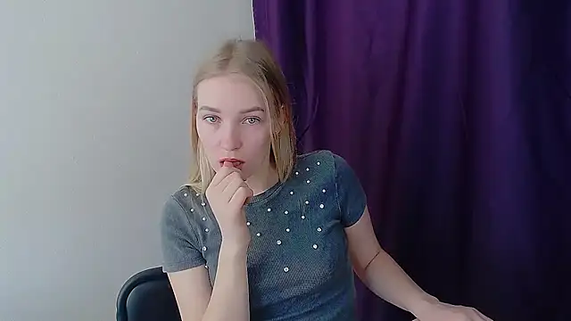 Snapshot of Queen_ofLove chatting on 03-31-26, 07:42 Queen ofLove online show from 03-31-26, 07:42