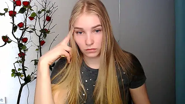 Snapshot of Queen_ofLove chatting on 04-01-26, 11:22 Queen ofLove online show from 04-01-26, 11:22