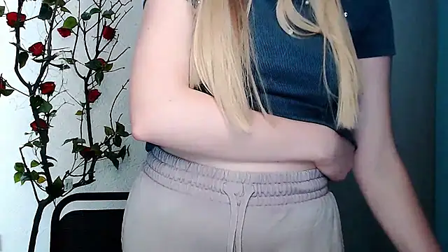 Snapshot of Queen_ofLove chatting on 04-01-26, 01:41 Queen ofLove online show from 04-01-26, 01:41