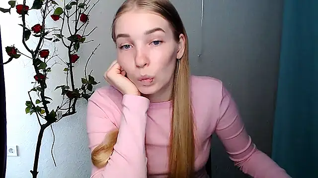 Snapshot of Queen_ofLove chatting on 04-02-26, 07:39 Queen ofLove online show from 04-02-26, 07:39