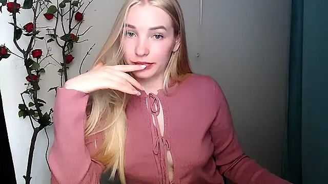 Snapshot of Queen_ofLove chatting on 04-06-26, 12:39 Queen ofLove online show from 04-06-26, 12:39