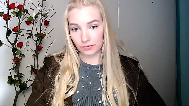 Snapshot of Queen_ofLove chatting on 04-08-26, 02:06 Queen ofLove online show from 04-08-26, 02:06